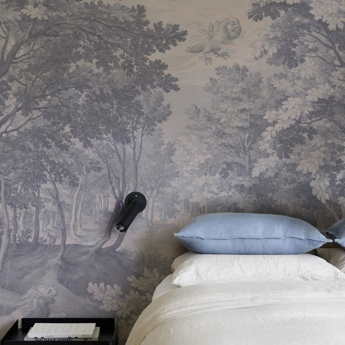 Tapeta flizelinowa z krajobrazem TIMELESS TREES zgaszony niebieski