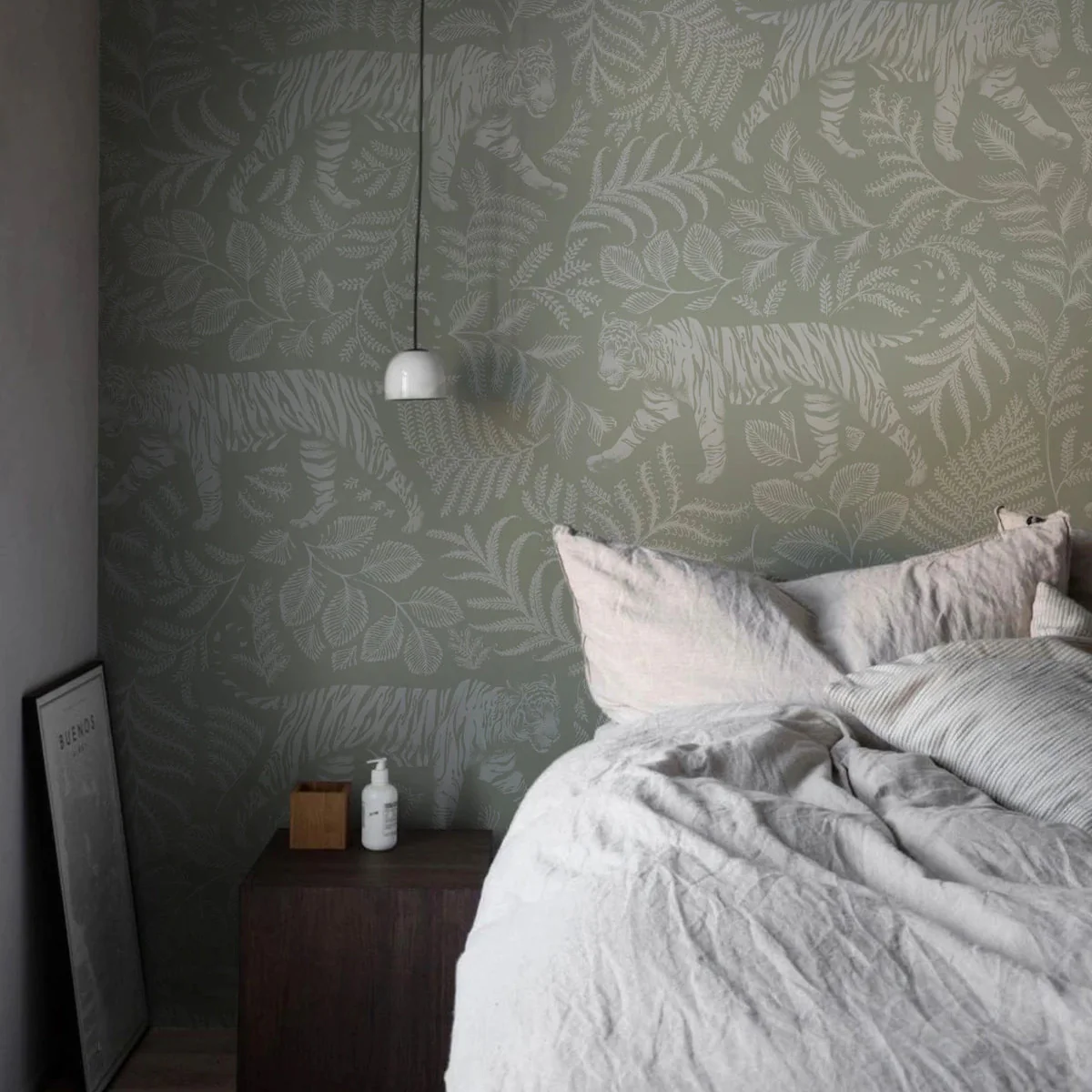 Tapeta z motywem zwierzęcym CAMOUFLAGED TIGER LIGHT GREEN jasny zielony