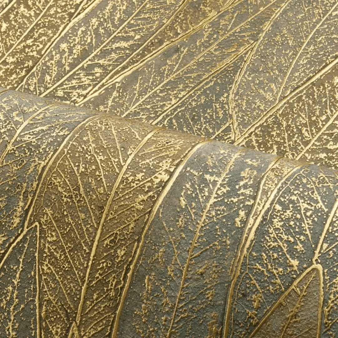 Tapeta metaliczna z motywem roślinnym liści eukaliptusa CINEREA - VERT zielony ze złotym