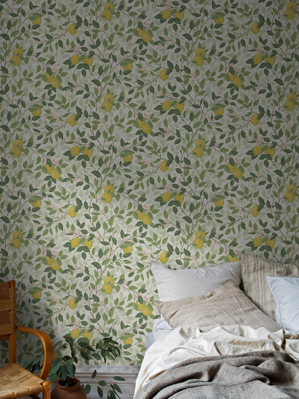 Tapeta flizelinowa papierowa z roślinnym wzorem CITRONTRÄD biały z zielonym - Image 2