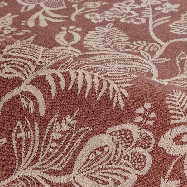 Tapeta strukturalna imitująca haft z motywem roślinnym kwiatów i liści PASTEL terakota z beżowym - Image 4