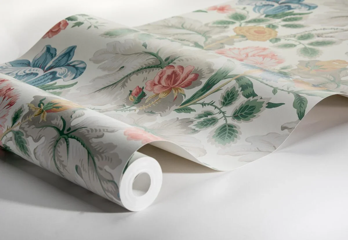 Tapeta z motywem roślinnym w kwiaty CARNATION GARDEN ciepły biały - Image 4