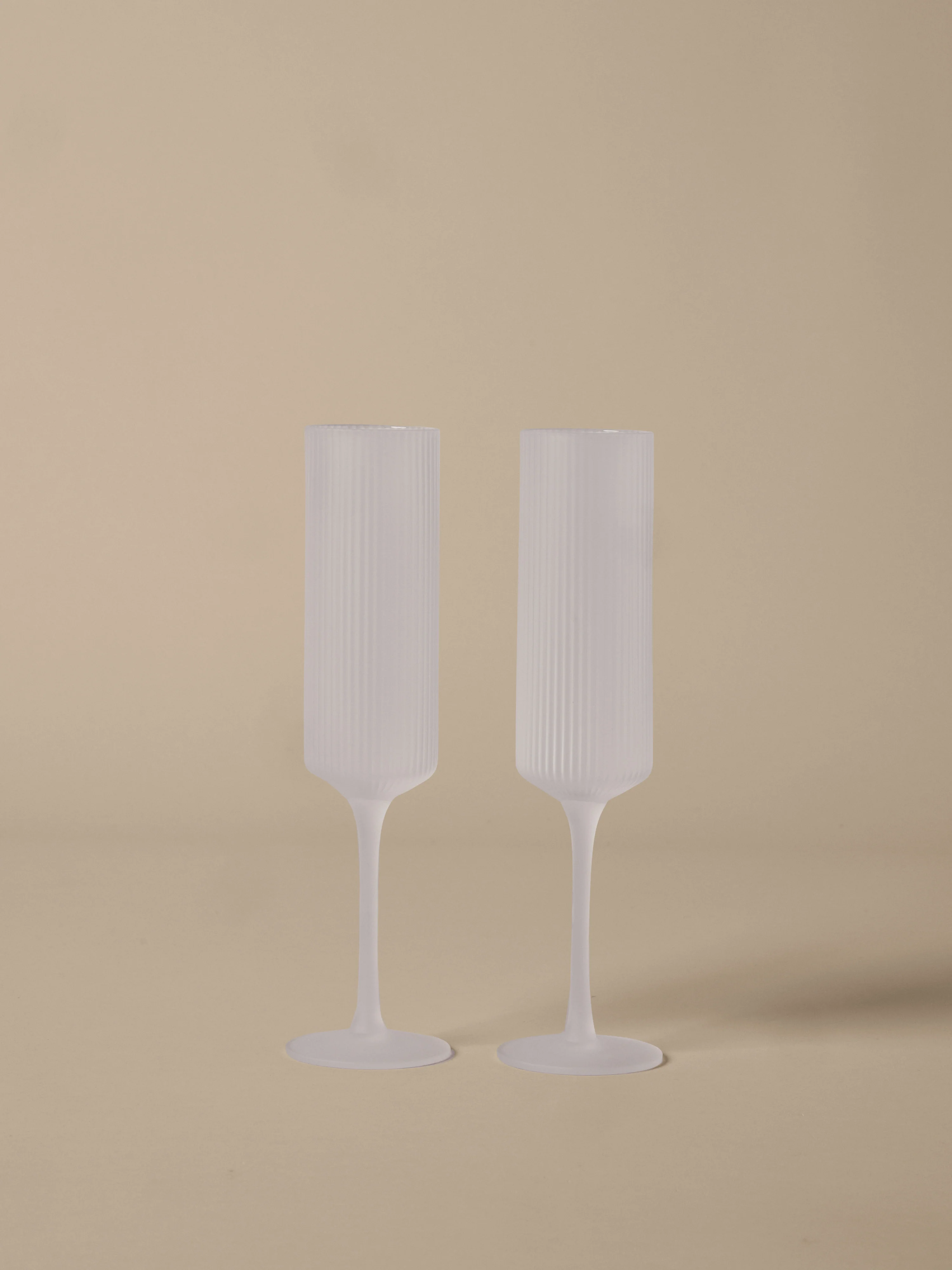 Zestaw kieliszków do szampana RIPPLE FLUTES białe szkło - Image 4
