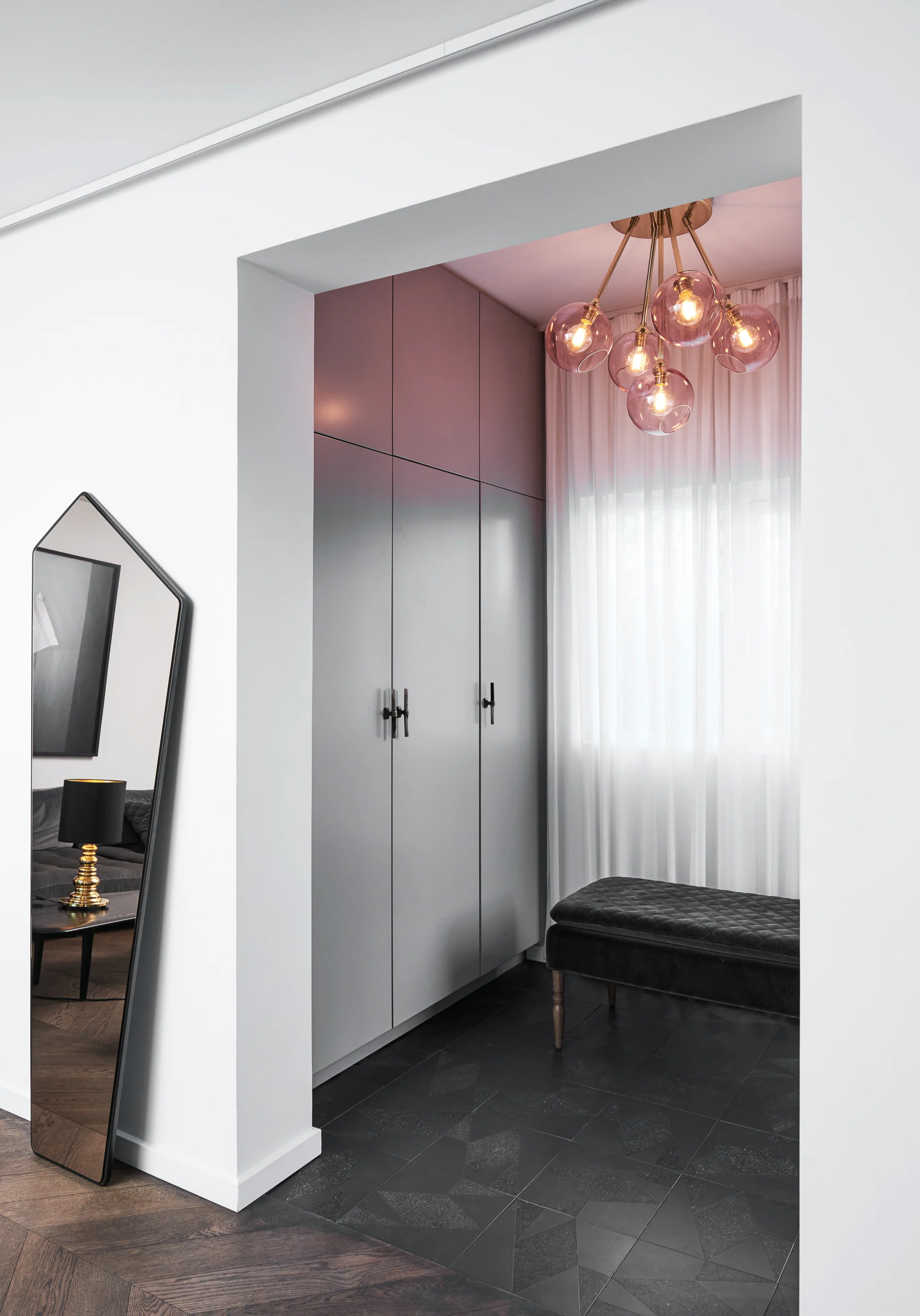 Lampa wisząca BALLROOM MOLECULE różowy ze złotym wykończeniem - Image 2
